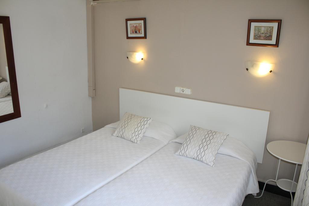 Hostal Pinar Palma de Mallorca Ngoại thất bức ảnh